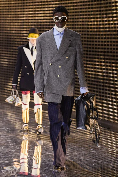 Look 49